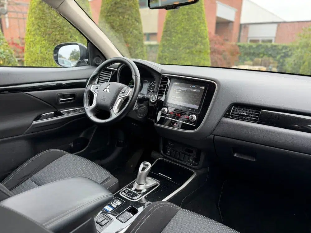 Mitsubishi Outlander 2.4 PHEV PURE+ 4WD Dealeronderhouden sl uit 2021, foto 5