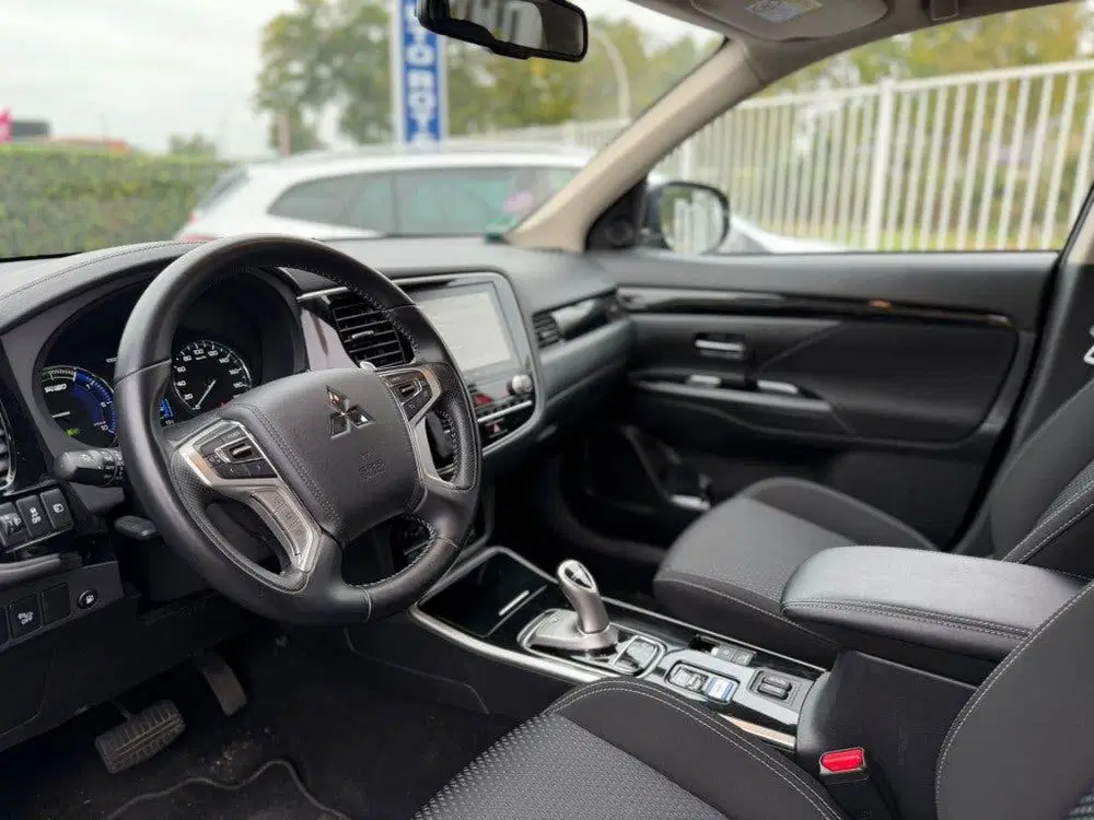 Mitsubishi Outlander 2.4 PHEV PURE+ 4WD Dealeronderhouden sl uit 2021, foto 6