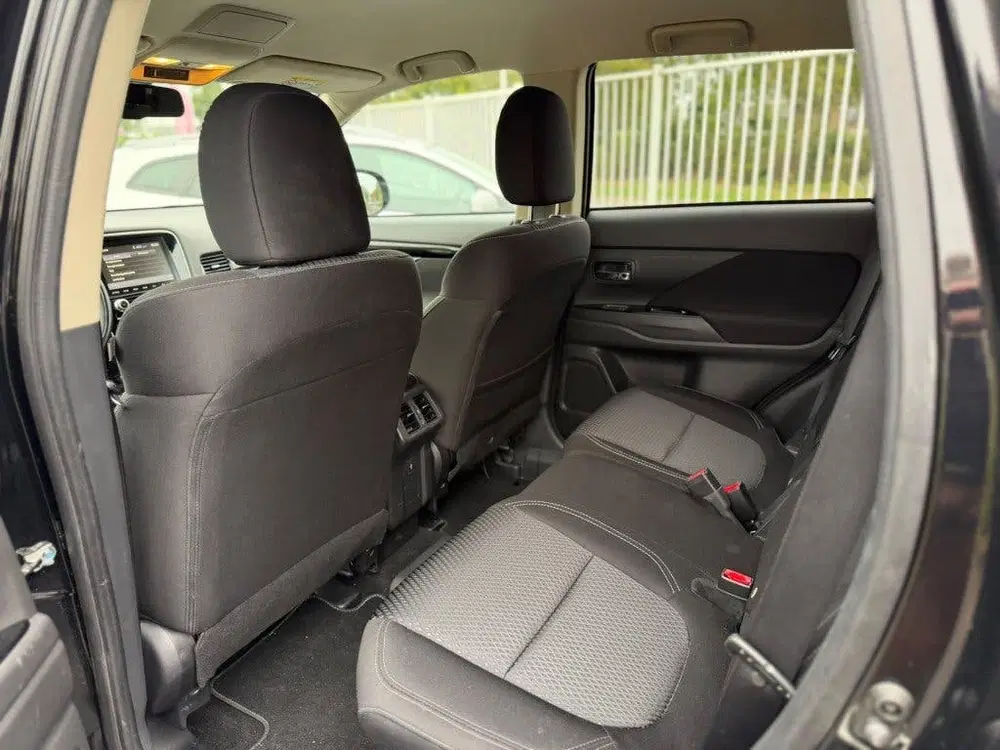 Mitsubishi Outlander 2.4 PHEV PURE+ 4WD Dealeronderhouden sl uit 2021, foto 8