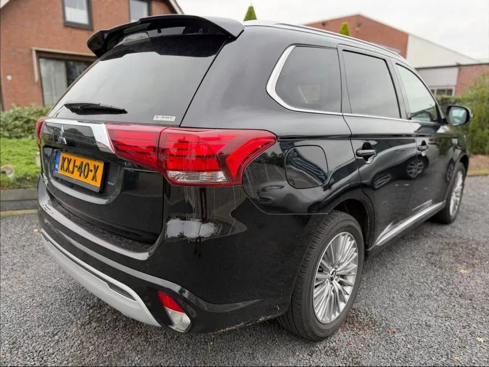 Mitsubishi Outlander 2.4 PHEV PURE+ 4WD Dealeronderhouden sl uit 2021, foto 9