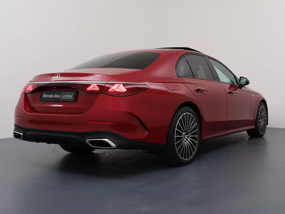 Mercedes-Benz E-Klasse 300 e Sport Edition uit 2025, foto 2