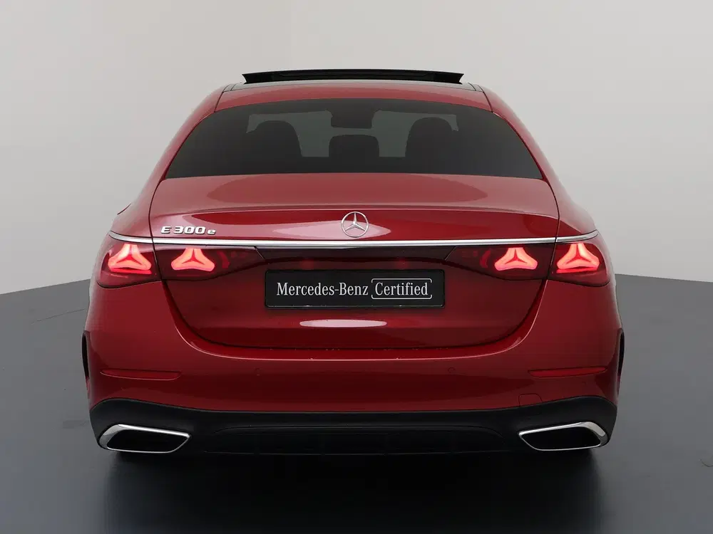 Mercedes-Benz E-Klasse 300 e Sport Edition uit 2025, foto 4