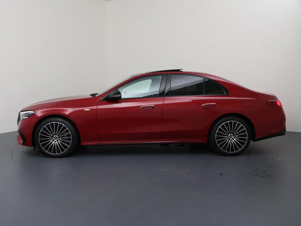 Mercedes-Benz E-Klasse 300 e Sport Edition uit 2025, foto 5