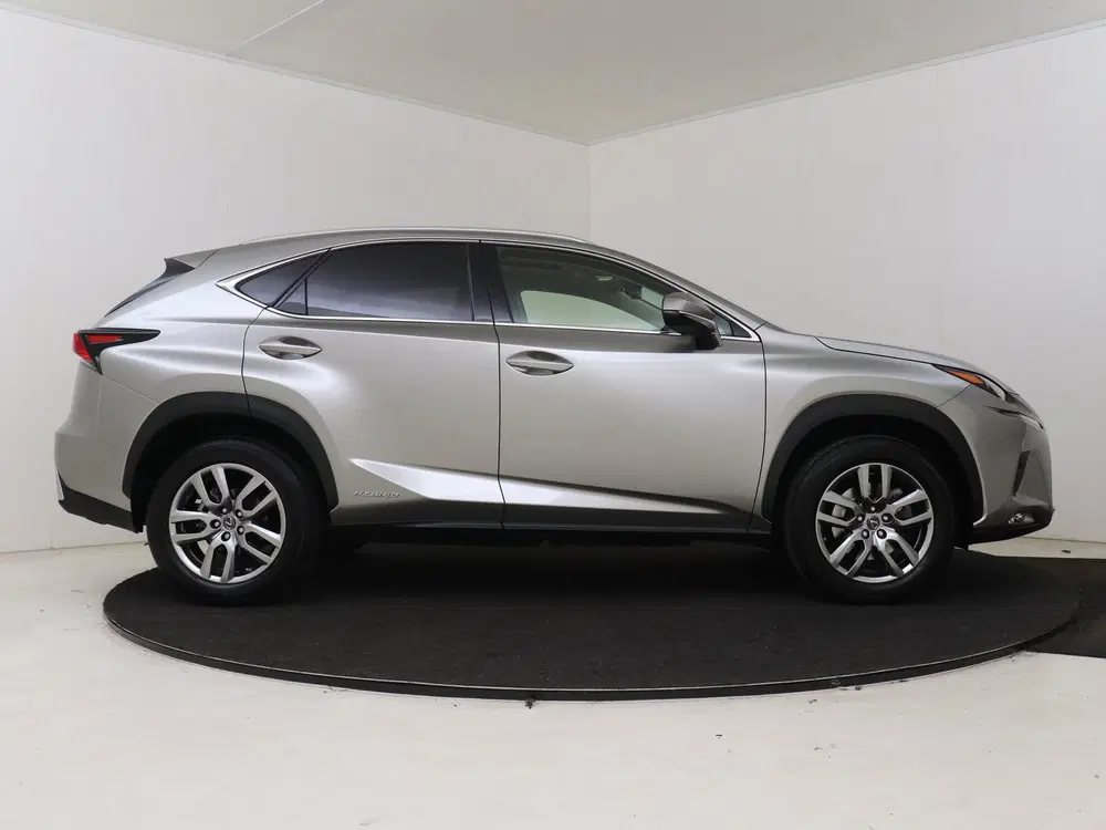 Lexus NX 300h AWD Luxury Line uit 2020, foto 13