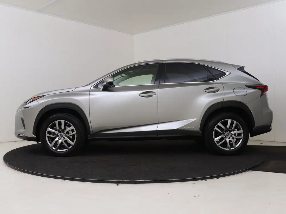 Lexus NX 300h AWD Luxury Line uit 2020, foto 3