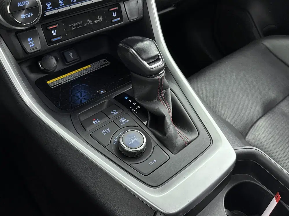 Toyota RAV 4 2.5 Plug-in Hybrid AWD Bi-Tone Plus uit 2021, foto 12