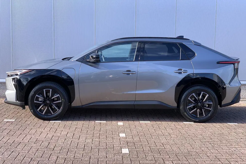 Toyota bZ4X Dynamic 73 kWh uit 2026, foto 2
