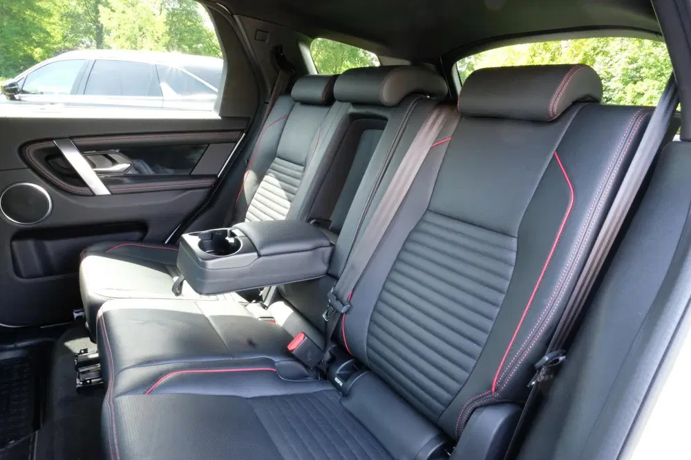 Land Rover Discovery Sport P300e 1.5 R-Dynamic S 310 PK uit 2022, foto 12