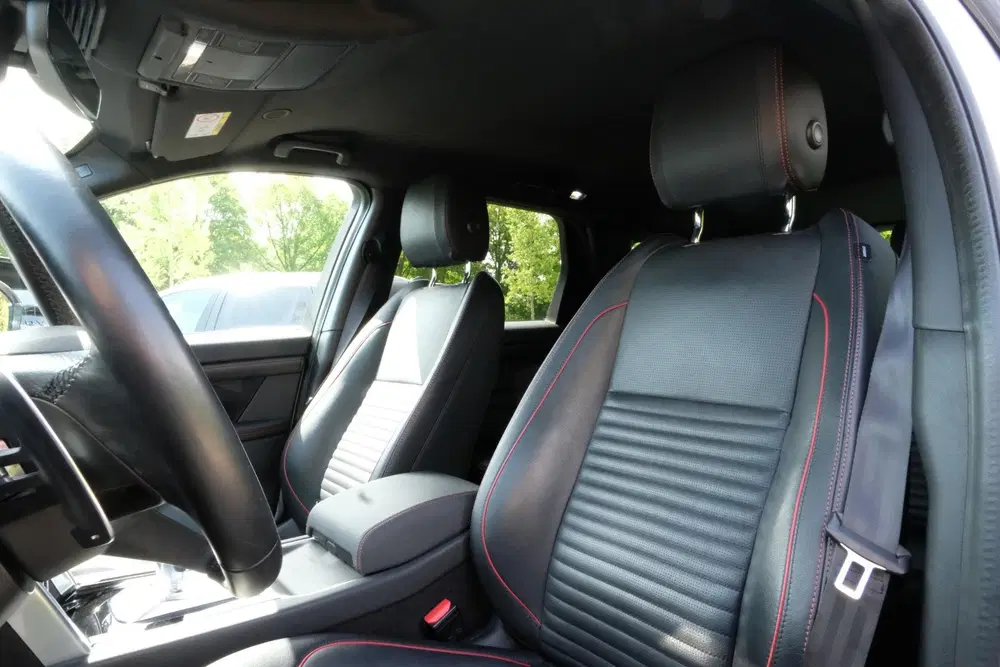 Land Rover Discovery Sport P300e 1.5 R-Dynamic S 310 PK uit 2022, foto 8