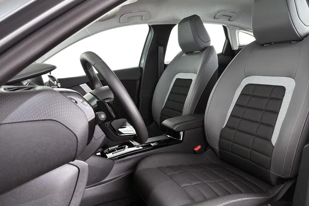 Citroën C4 Citroen C4 1.2 Hybrid 145 Plus Navi Camera uit 2025, foto 6