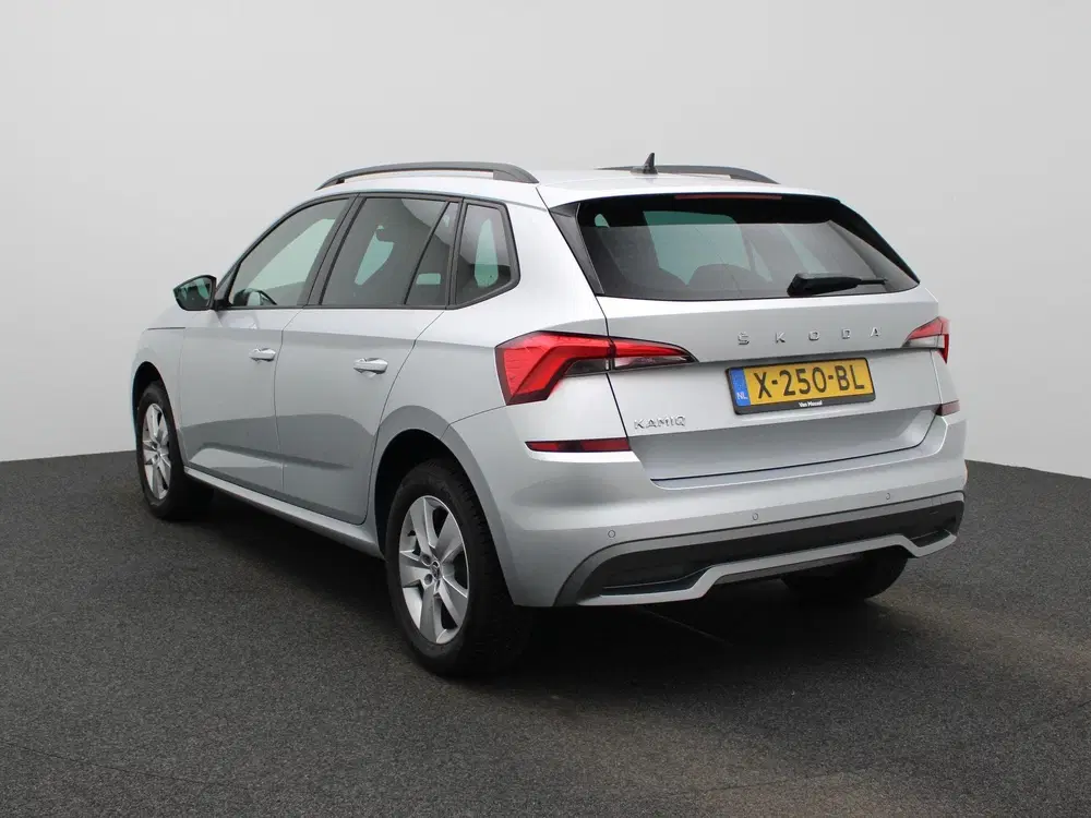 Skoda Kamiq 1.0 TSI Sport Business uit 2023, foto 2