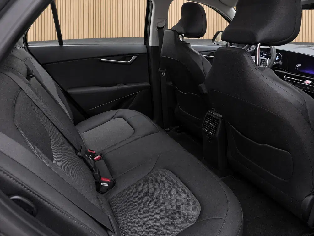 Kia Niro DynamicLine 64.8 kWh 100% SOH uit 2022, foto 11