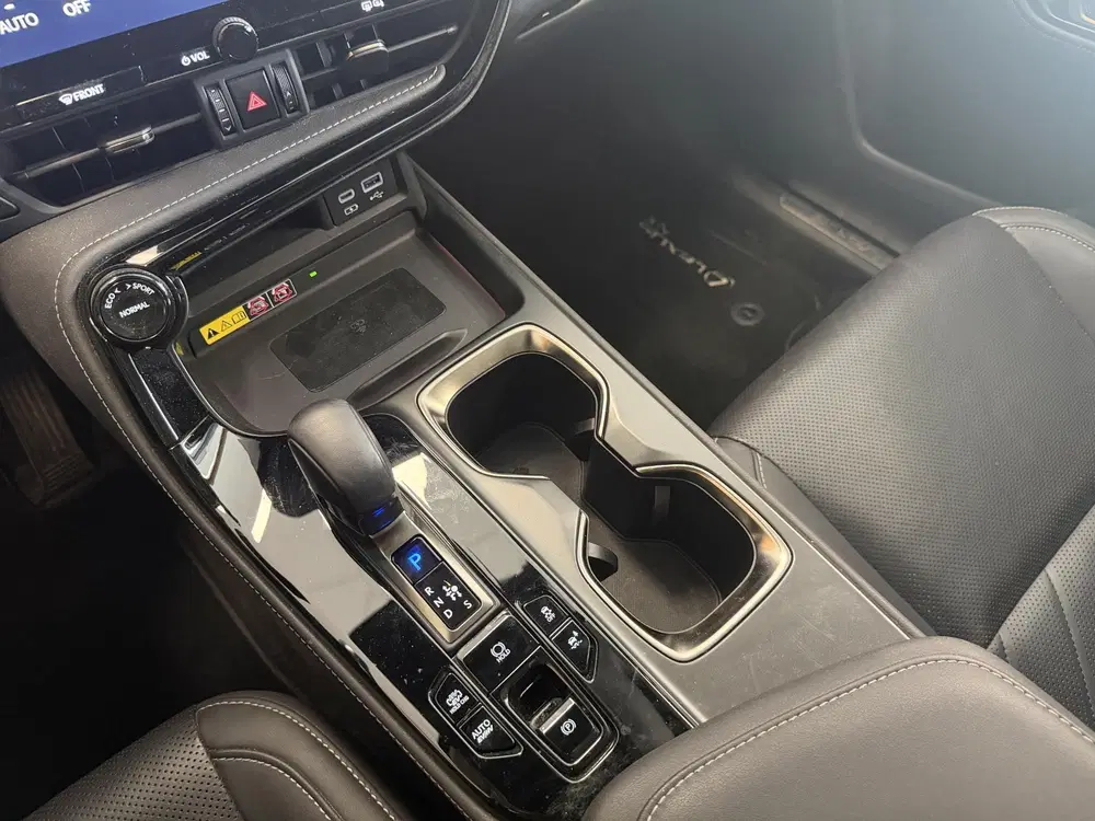 Lexus NX 450h+ AWD Launch Edition uit 2022, foto 11
