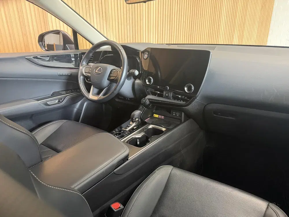 Lexus NX 450h+ AWD Launch Edition uit 2022, foto 3