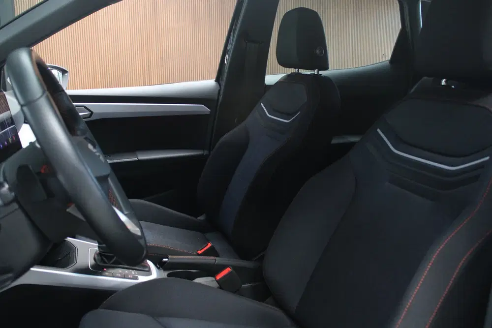 SEAT Arona 1.5 TSI FR Navi Virtual ACC PDC Climate LM uit 2023, foto 10