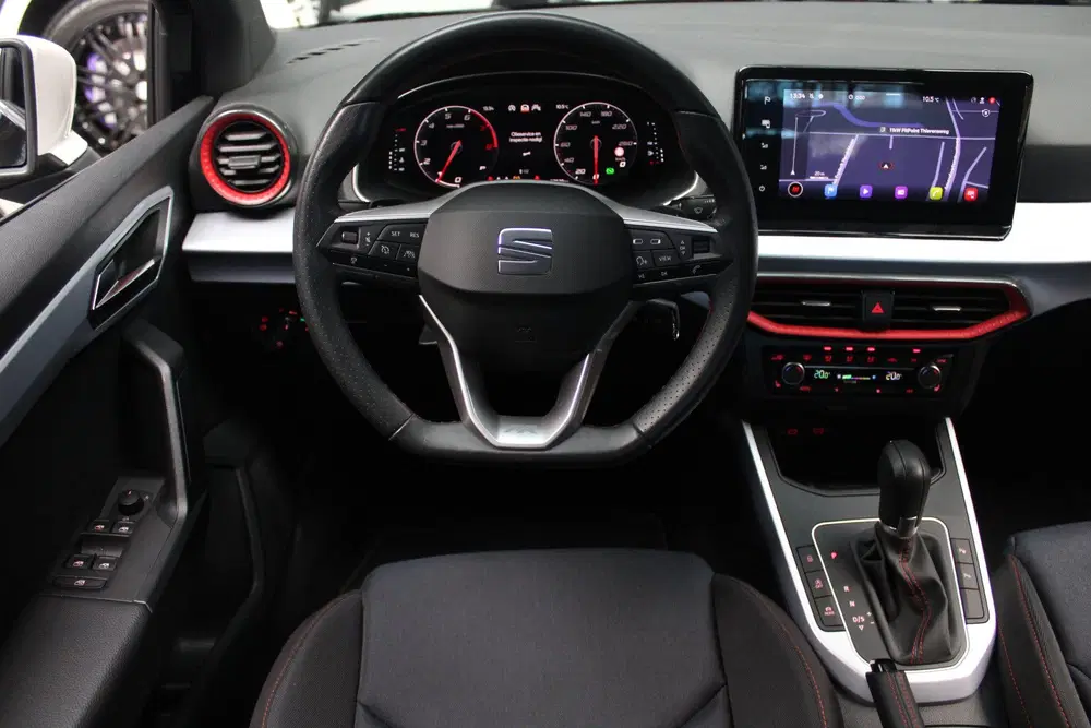 SEAT Arona 1.5 TSI FR Navi Virtual ACC PDC Climate LM uit 2023, foto 9