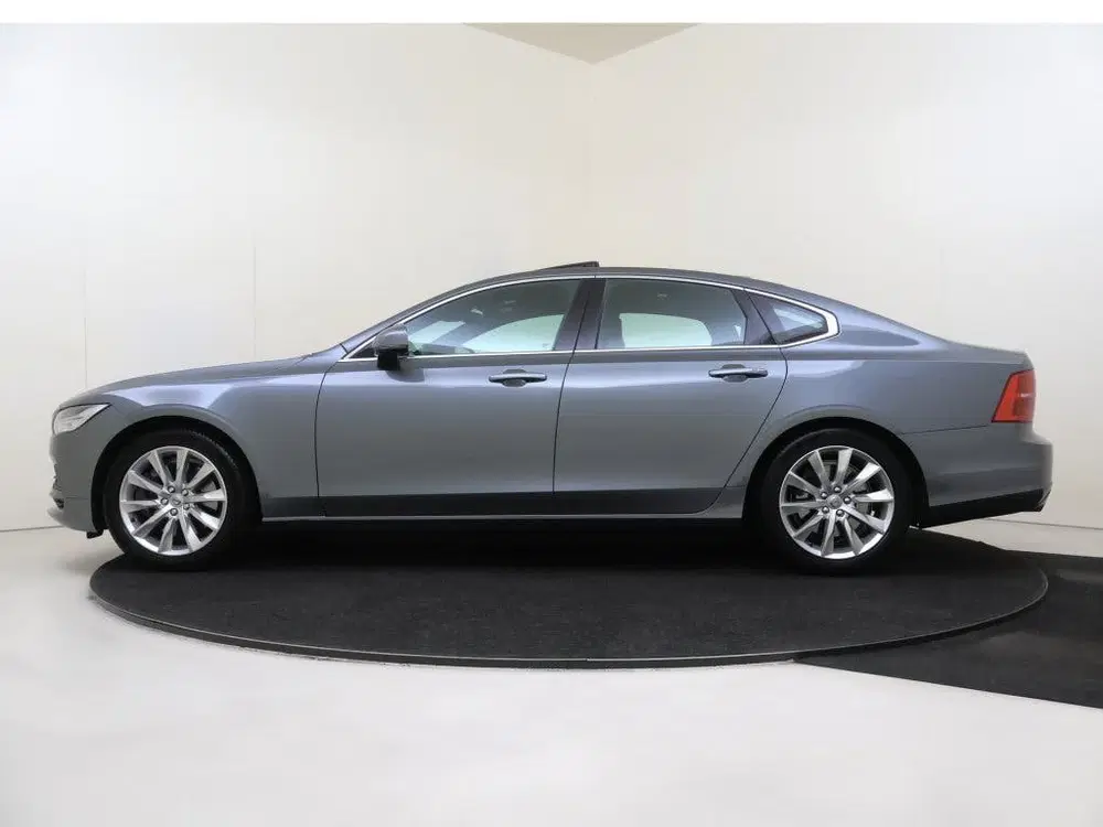 Volvo S90 T4 Momentum+ uit 2019, foto 2