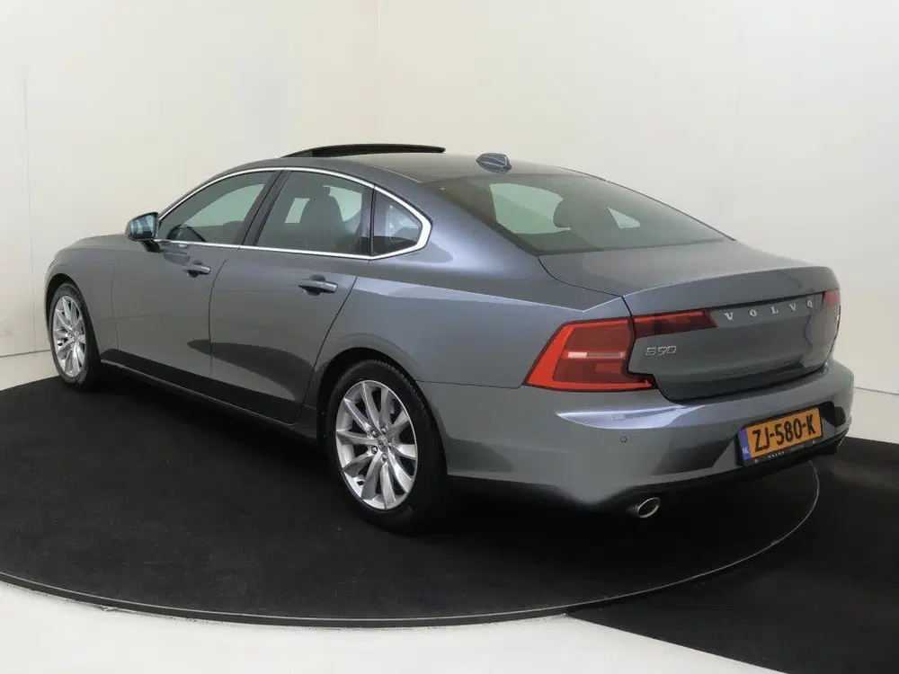 Volvo S90 T4 Momentum+ uit 2019, foto 4