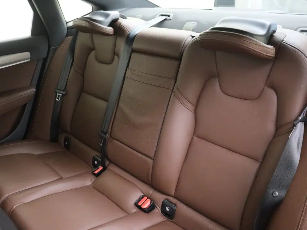 Volvo S90 T4 Momentum+ uit 2019, foto 7