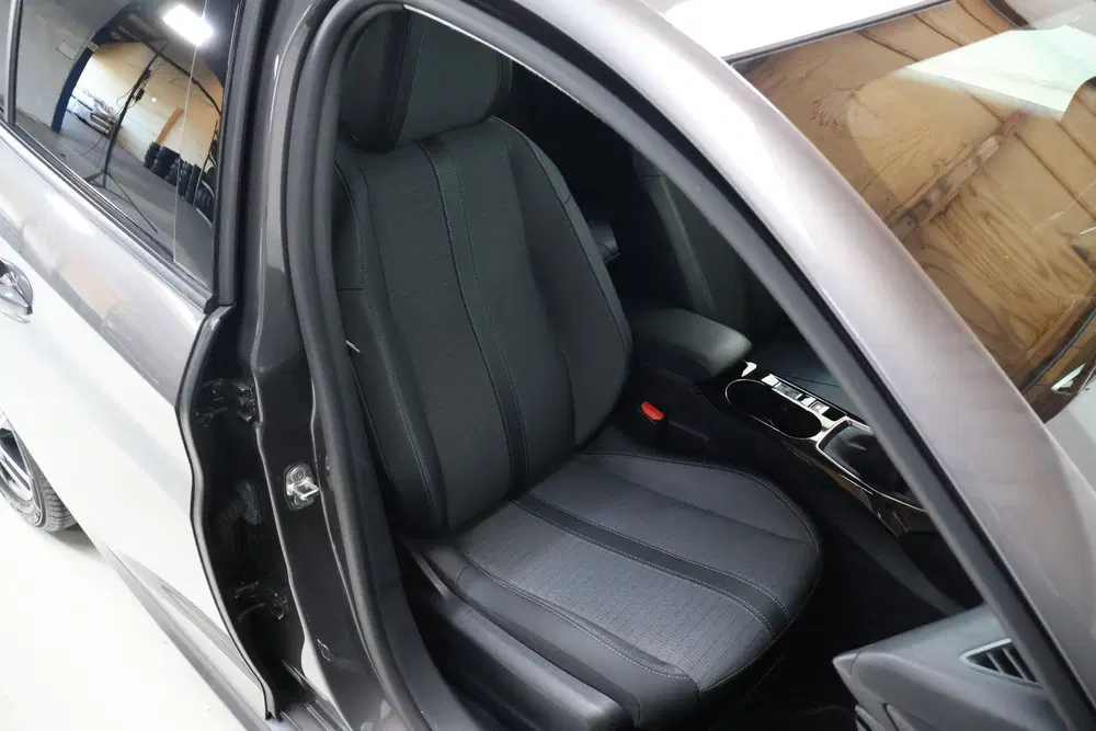 Peugeot 208 1.2 PT Allure uit 2020, foto 14