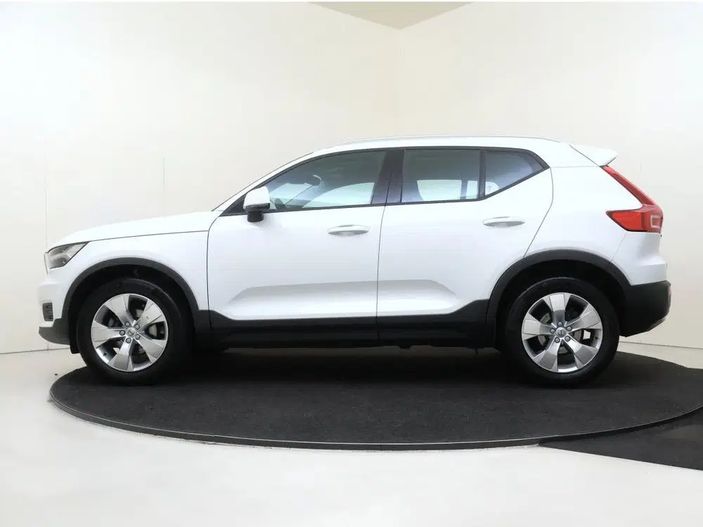 Volvo XC40 T3 Momentum uit 2020, foto 2