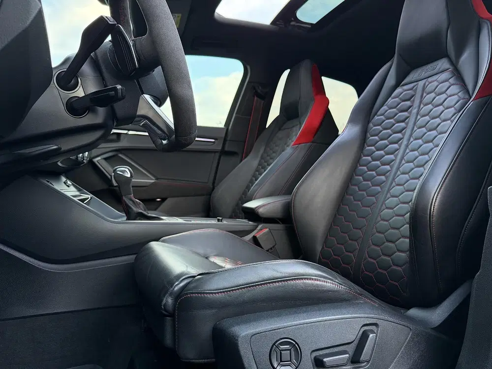 Audi RS Q3 TFSI uit 2021, foto 11