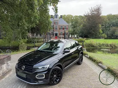 Volkswagen T-Roc 1.5 TSI Sport Business R uit 2019