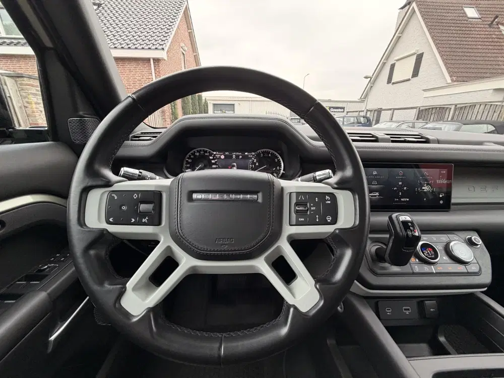 Land Rover Defender 2.0 P400e 110 S uit 2021, foto 13