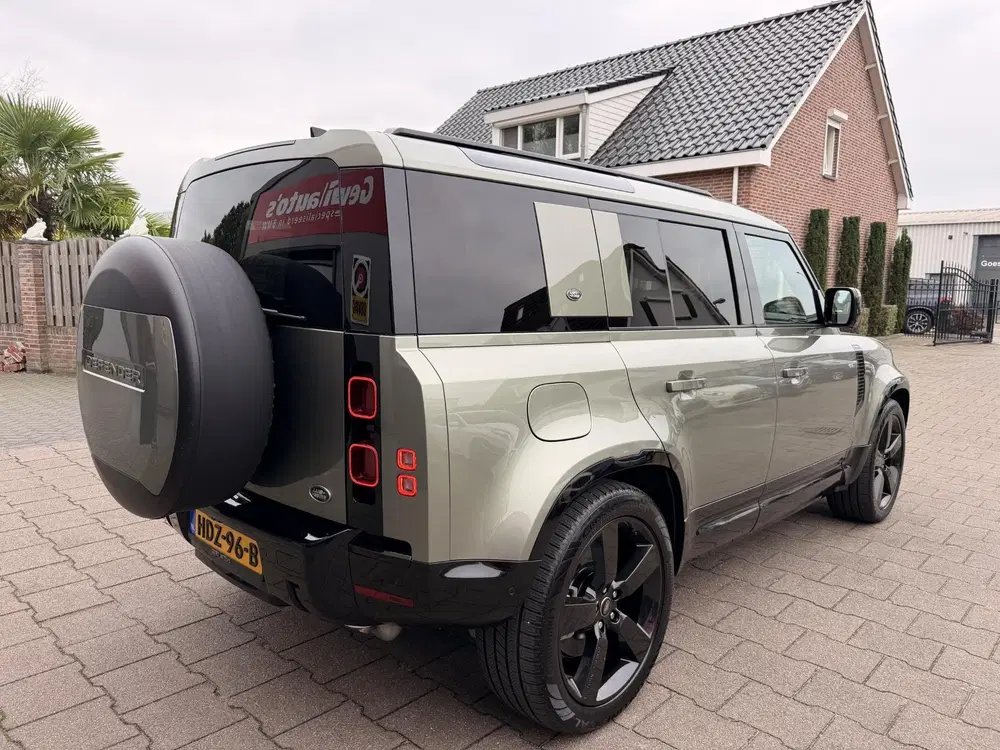 Land Rover Defender 2.0 P400e 110 S uit 2021, foto 15