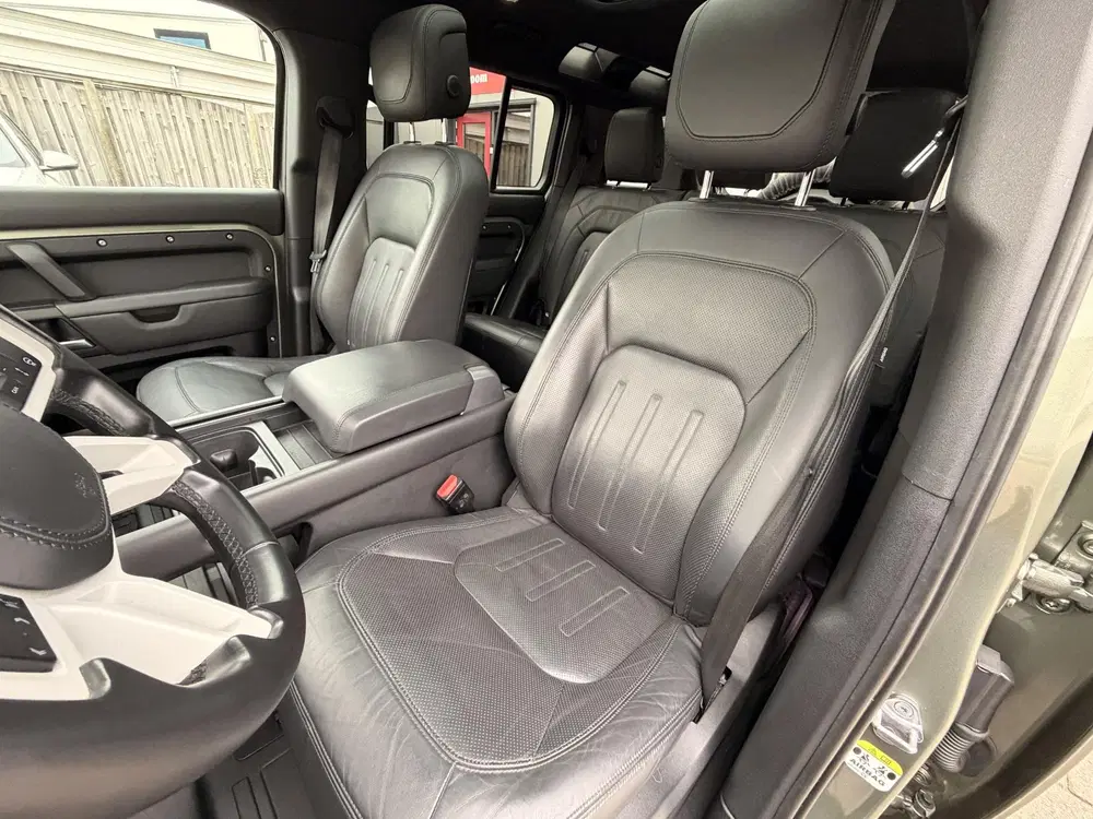 Land Rover Defender 2.0 P400e 110 S uit 2021, foto 3