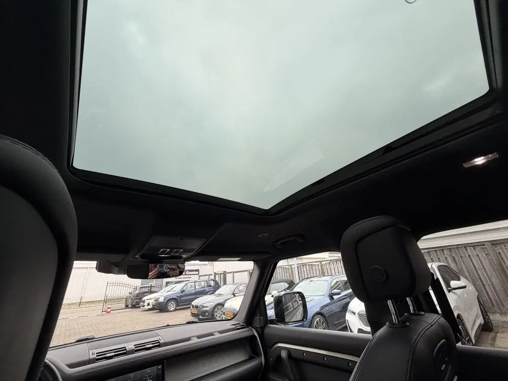 Land Rover Defender 2.0 P400e 110 S uit 2021, foto 7
