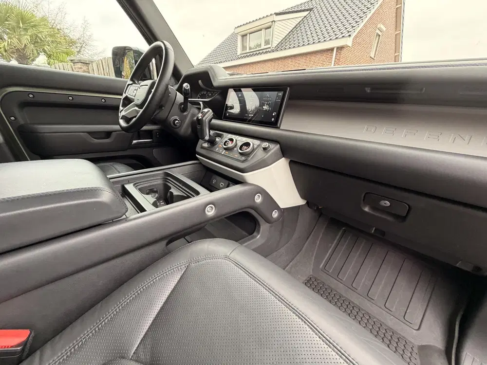 Land Rover Defender 2.0 P400e 110 S uit 2021, foto 8