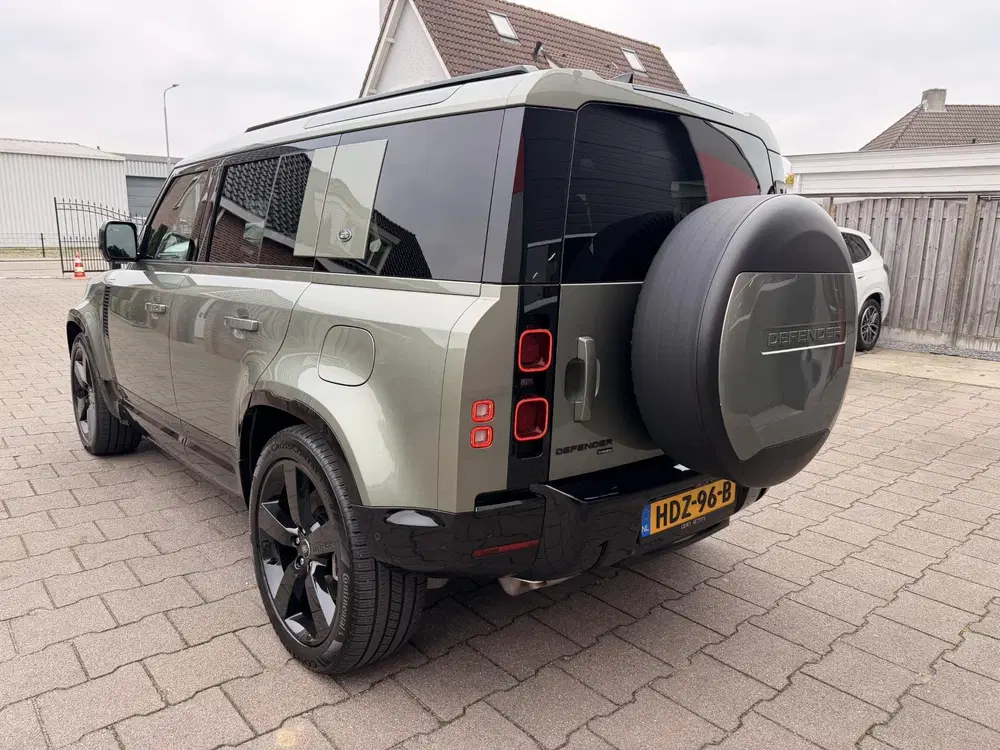 Land Rover Defender 2.0 P400e 110 S uit 2021, foto 9