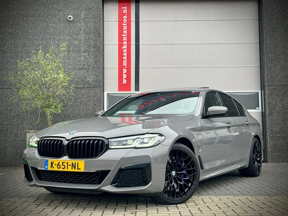 BMW 5-serie 545e xDrive High Executive Edition uit 2021, foto 2
