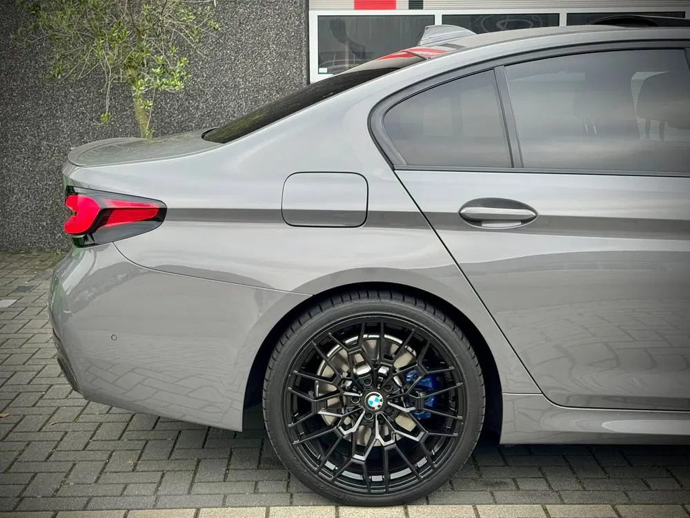 BMW 5-serie 545e xDrive High Executive Edition uit 2021, foto 3