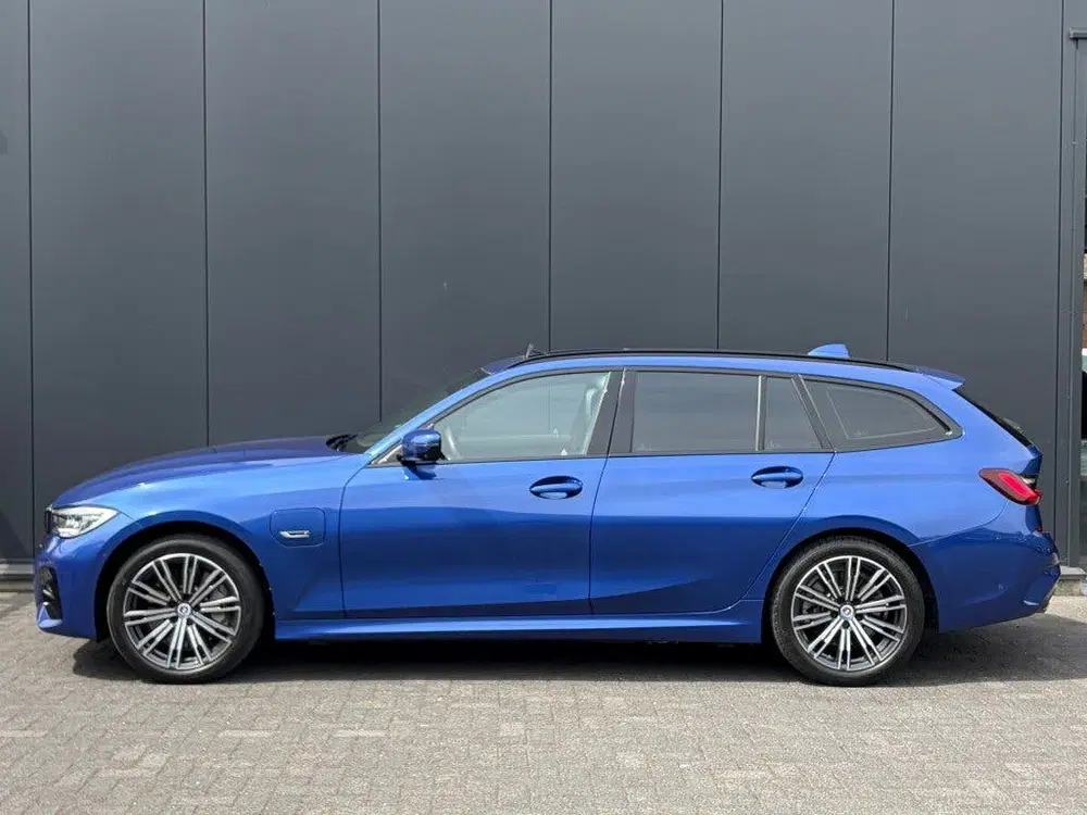 BMW 3-serie Touring 330e xDrive M Sport 50 Jahre Pano uit 2022, foto 15