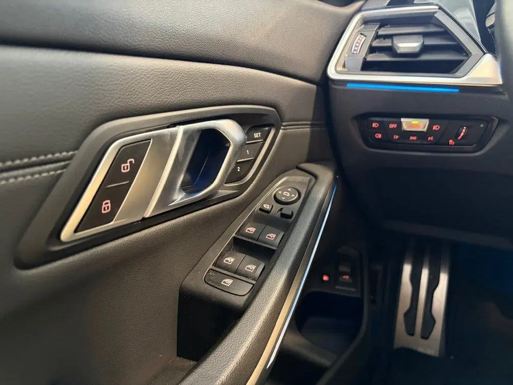 BMW 3-serie Touring 330e xDrive M Sport 50 Jahre Pano uit 2022, foto 7