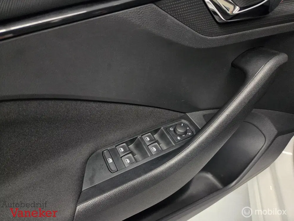 Skoda Kamiq 1.0 TSI Business Edition uit 2023, foto 11