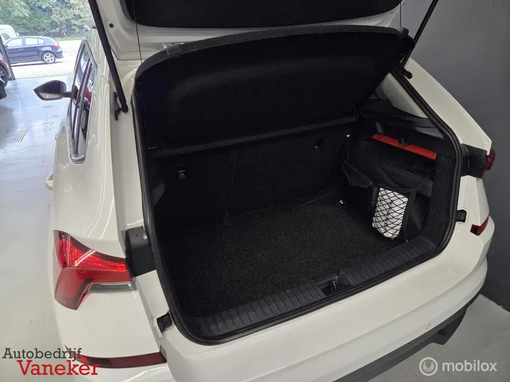 Skoda Kamiq 1.0 TSI Business Edition uit 2023, foto 15