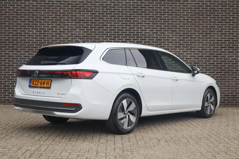 Volkswagen Passat 1.5 eHybrid 204pk Business uit 2026, foto 2