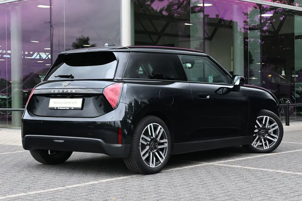 Mini Hatchback Cooper E uit 2024, foto 3