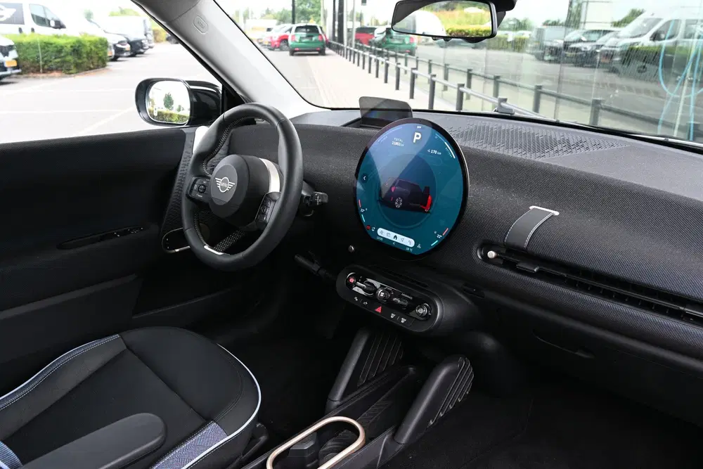 Mini Hatchback Cooper E uit 2024, foto 6