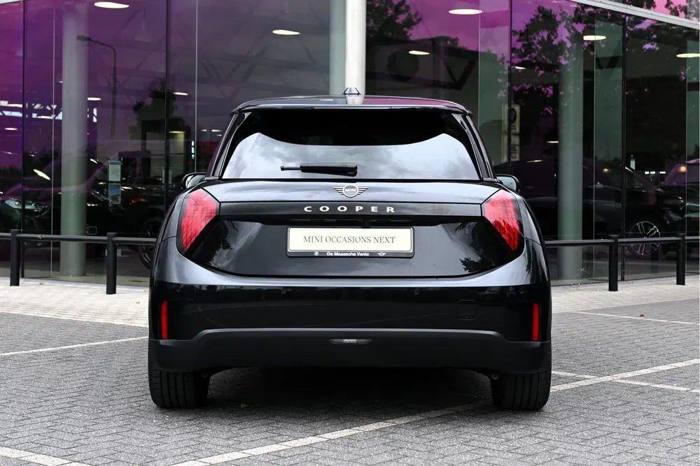 Mini Hatchback Cooper E uit 2024, foto 7
