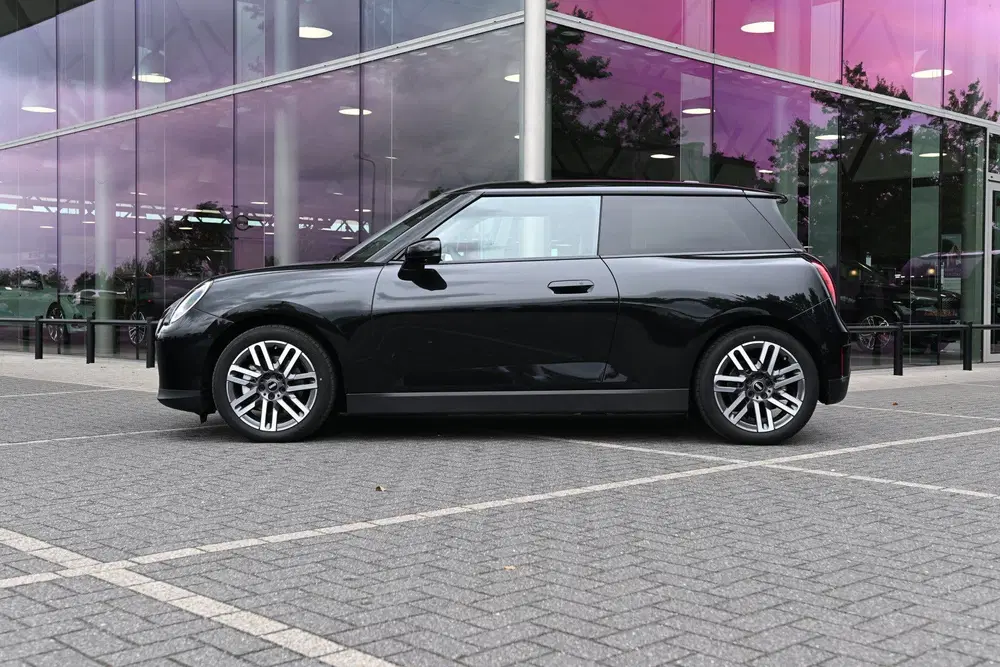 Mini Hatchback Cooper E uit 2024, foto 8