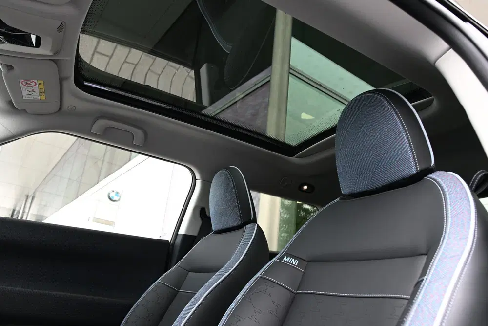Mini Hatchback Cooper E uit 2024, foto 9