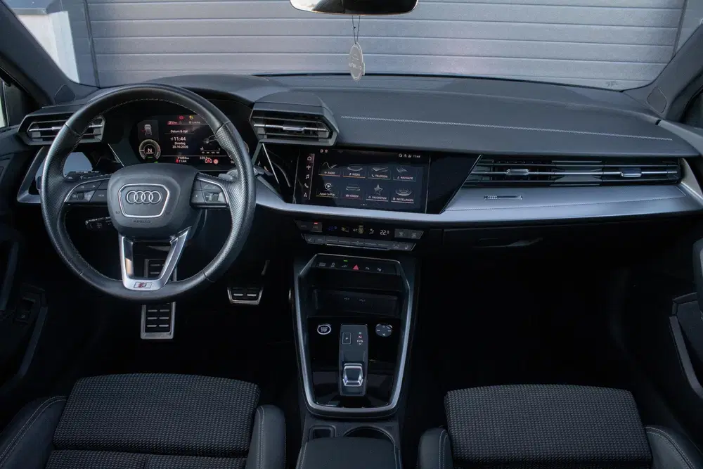 Audi A3 45 TFSIe S edition Competition HUD PANO CA uit 2022, foto 11