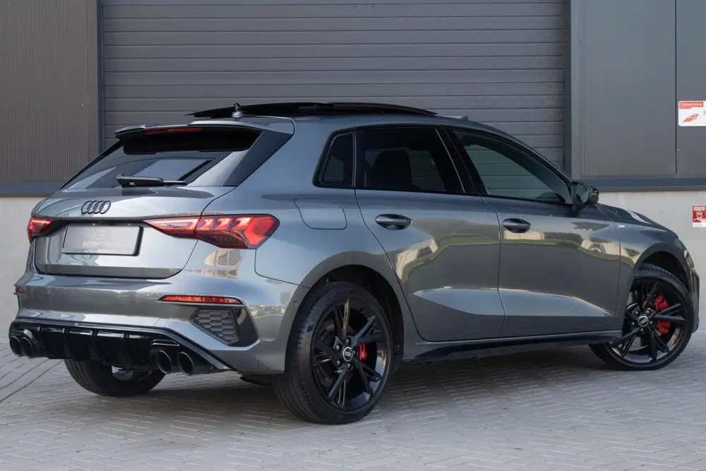 Audi A3 45 TFSIe S edition Competition HUD PANO CA uit 2022, foto 2