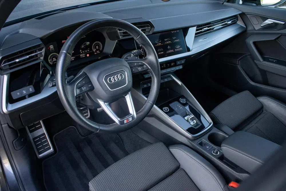 Audi A3 45 TFSIe S edition Competition HUD PANO CA uit 2022, foto 3