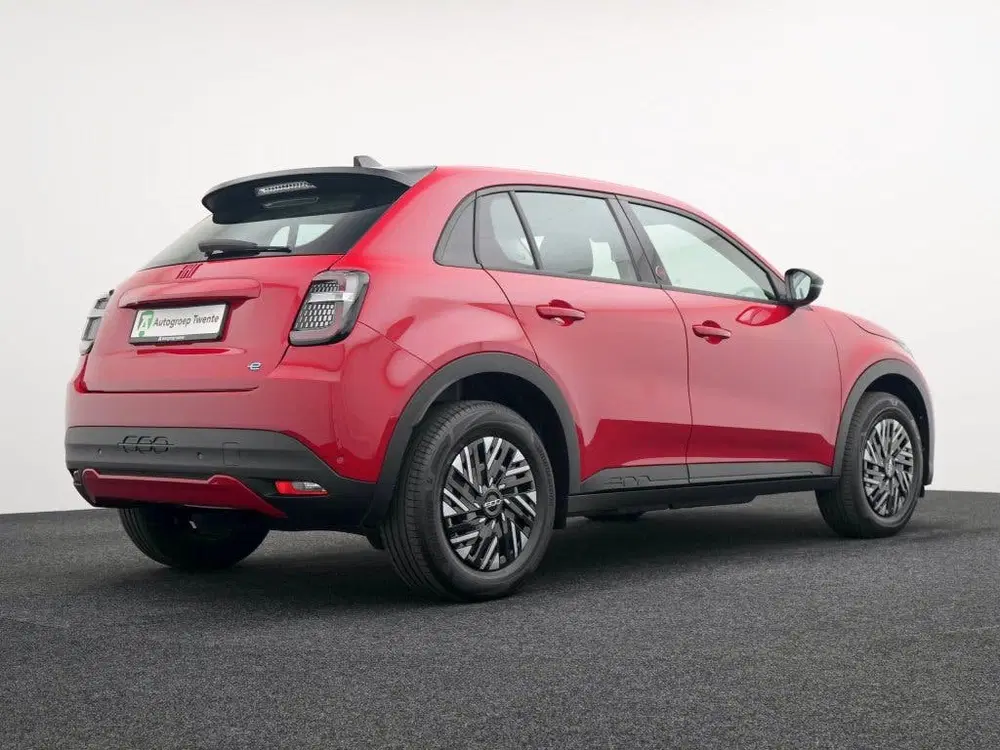 Fiat 600e RED 54 kWh uit 2025, foto 2