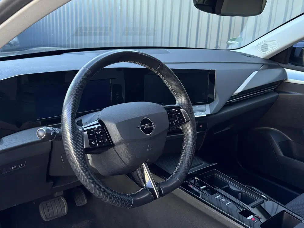 Opel Astra Hybrid Business Edition trekhaak camera st uit 2023, foto 11